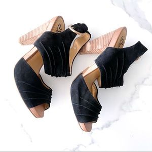 NWOT Seychelles Heels with Dust Bag (Never worn!) Size 9